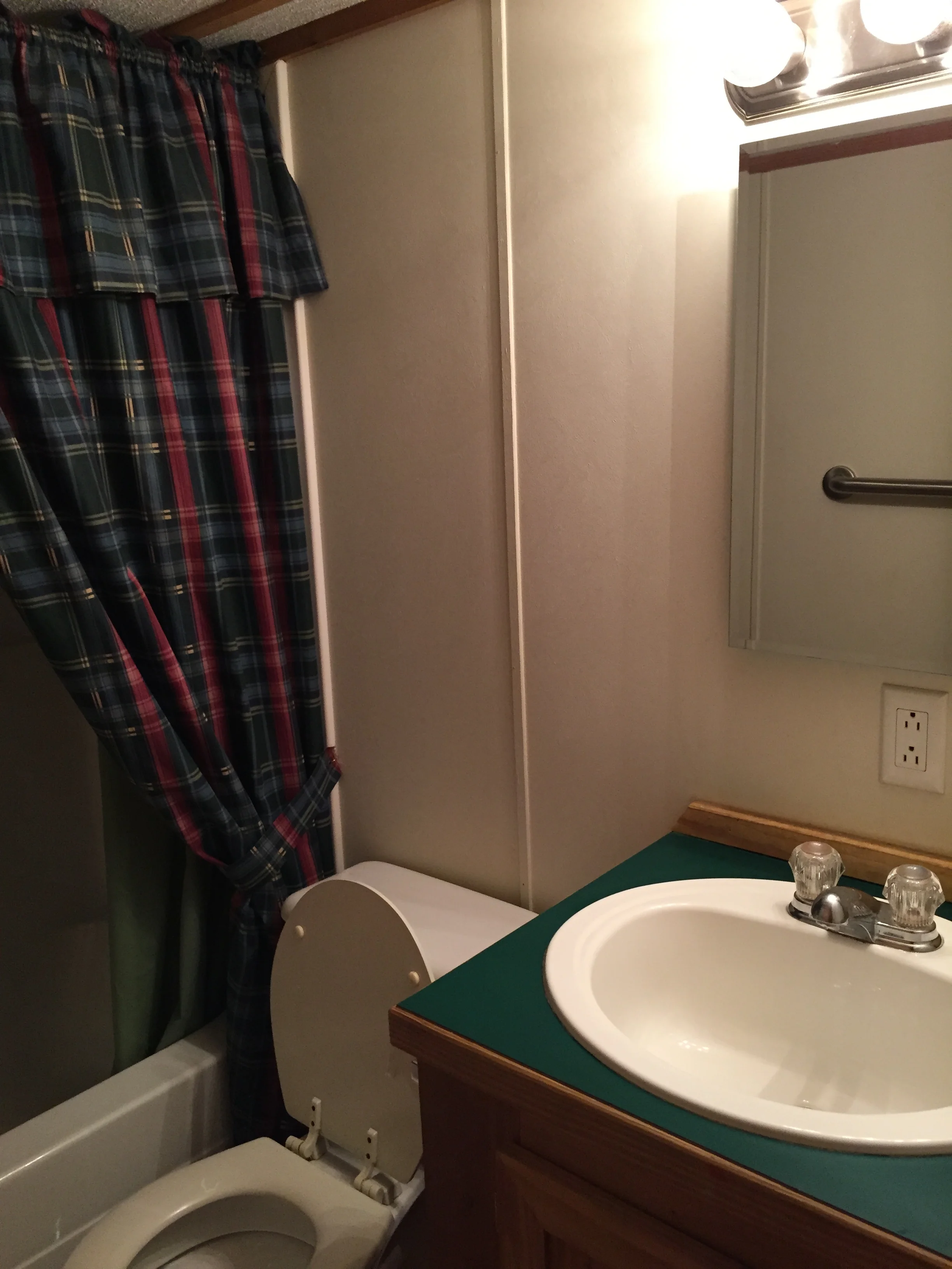 bathroom in stewart lodge