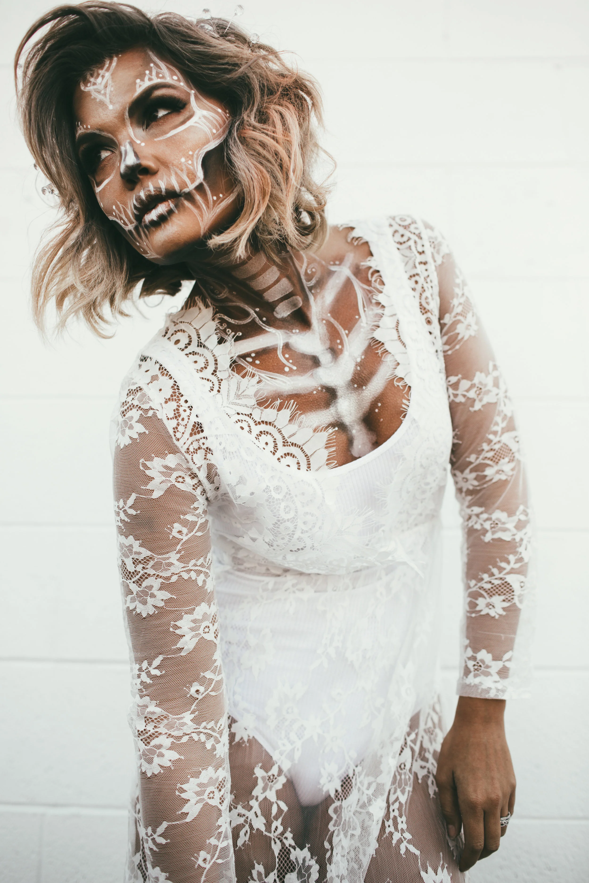 Makeup @jillmariemakeup ⠀Photo @emmylowephoto ⠀ Hair @tatumraewetzel⠀Wearing @bohyme extensions Model @kristinrosedavis ⠀