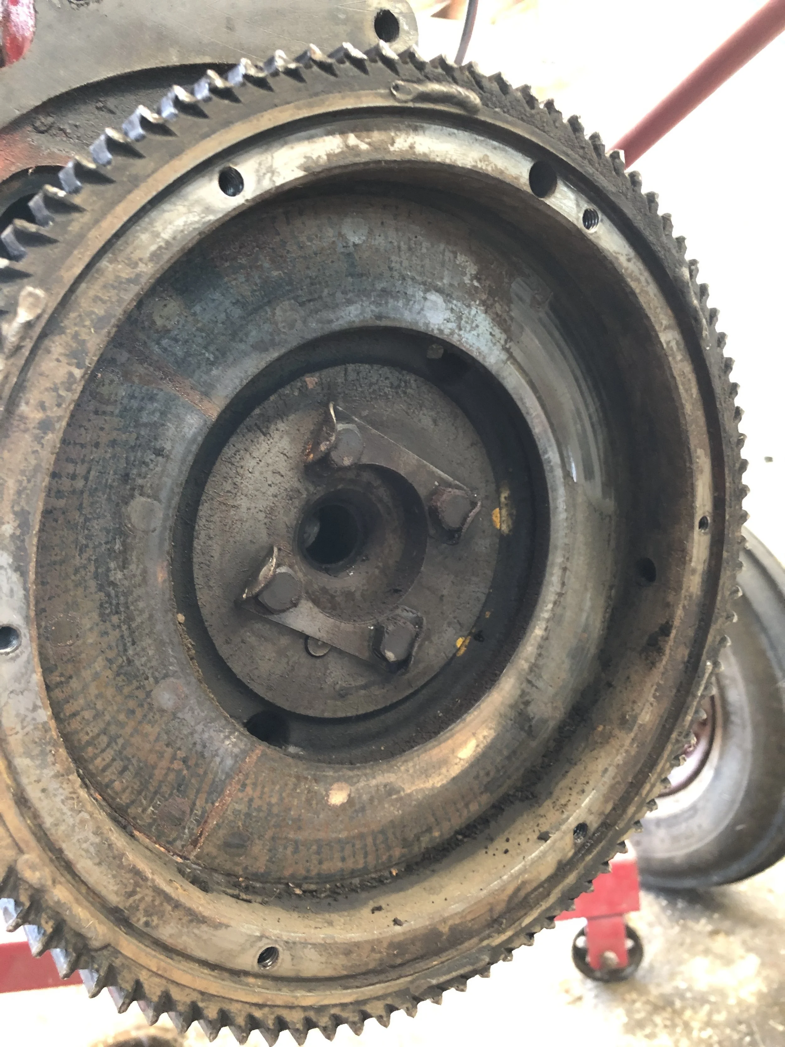 Really a clever locking system to keep those bolts from ever loosening