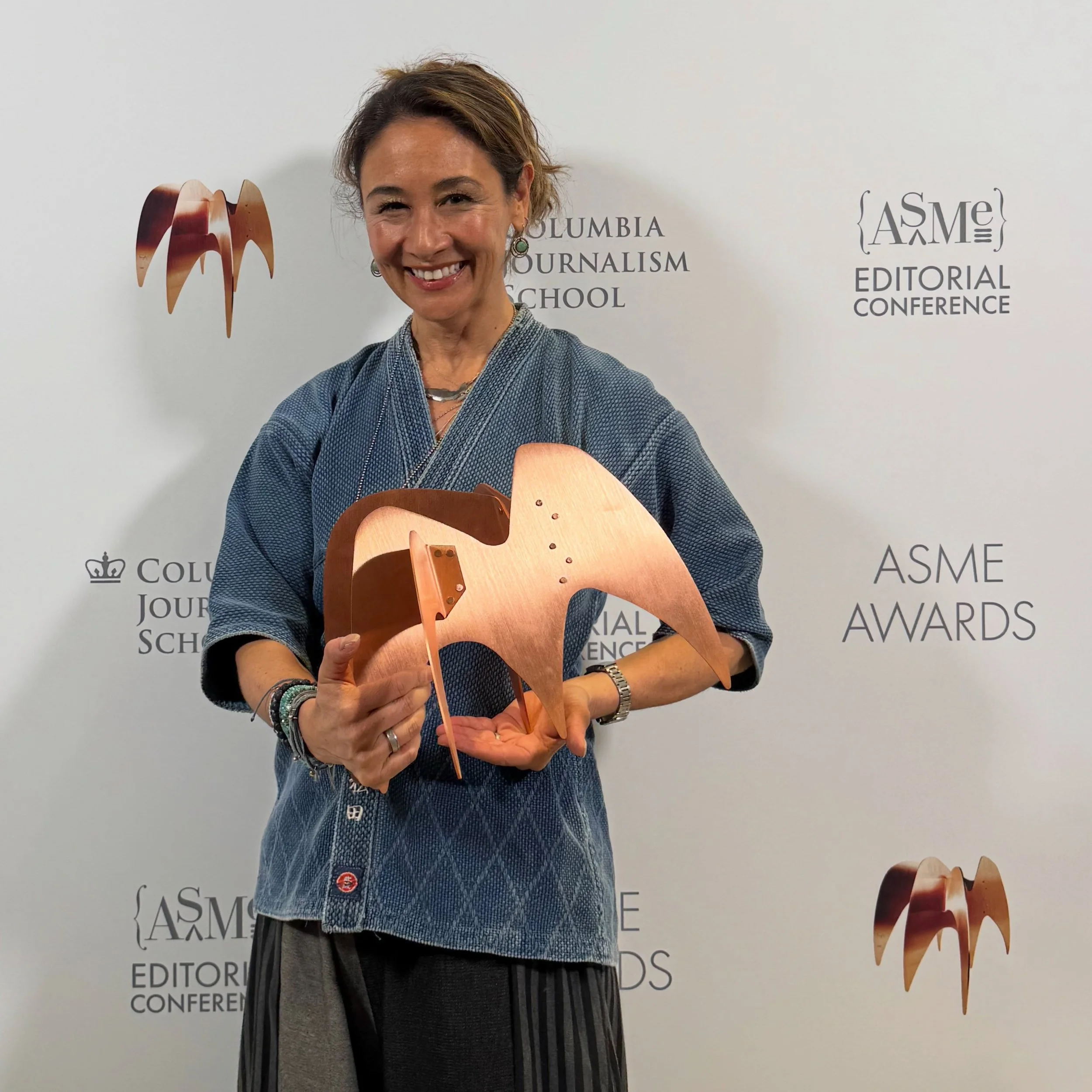 Last week I had a nightmare about the @asme1963 National Magazine Awards: my dress kept falling off (and not in the cool Met Gala way) and none of my writer friends would speak to me or even make eye contact. 😳
.
In reality, the Ellies were a dream.