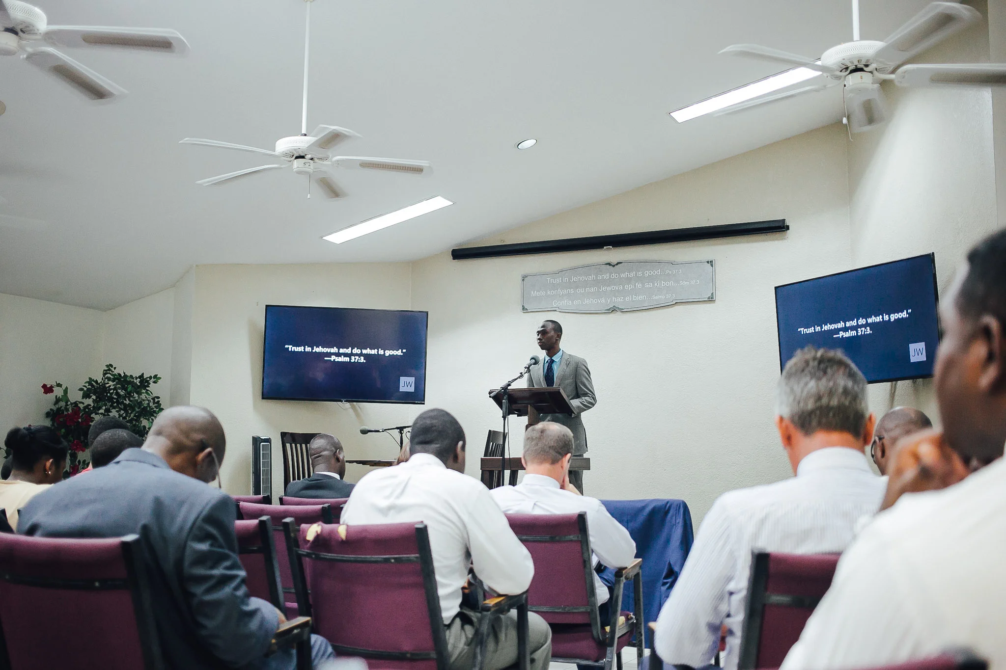 Providenciales Kingdom Hall
