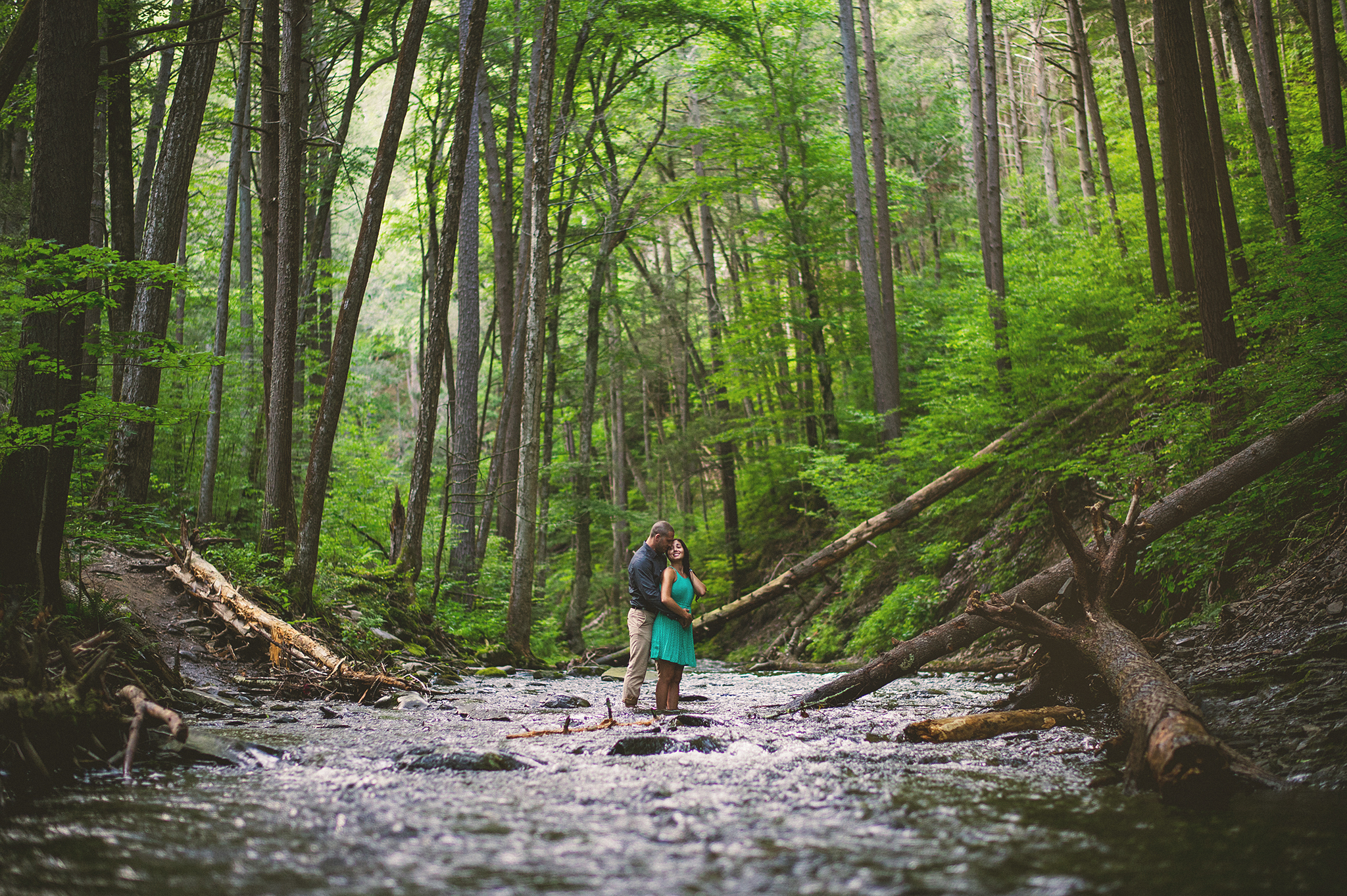 08-nj-waterfall-engagement-photos.jpg