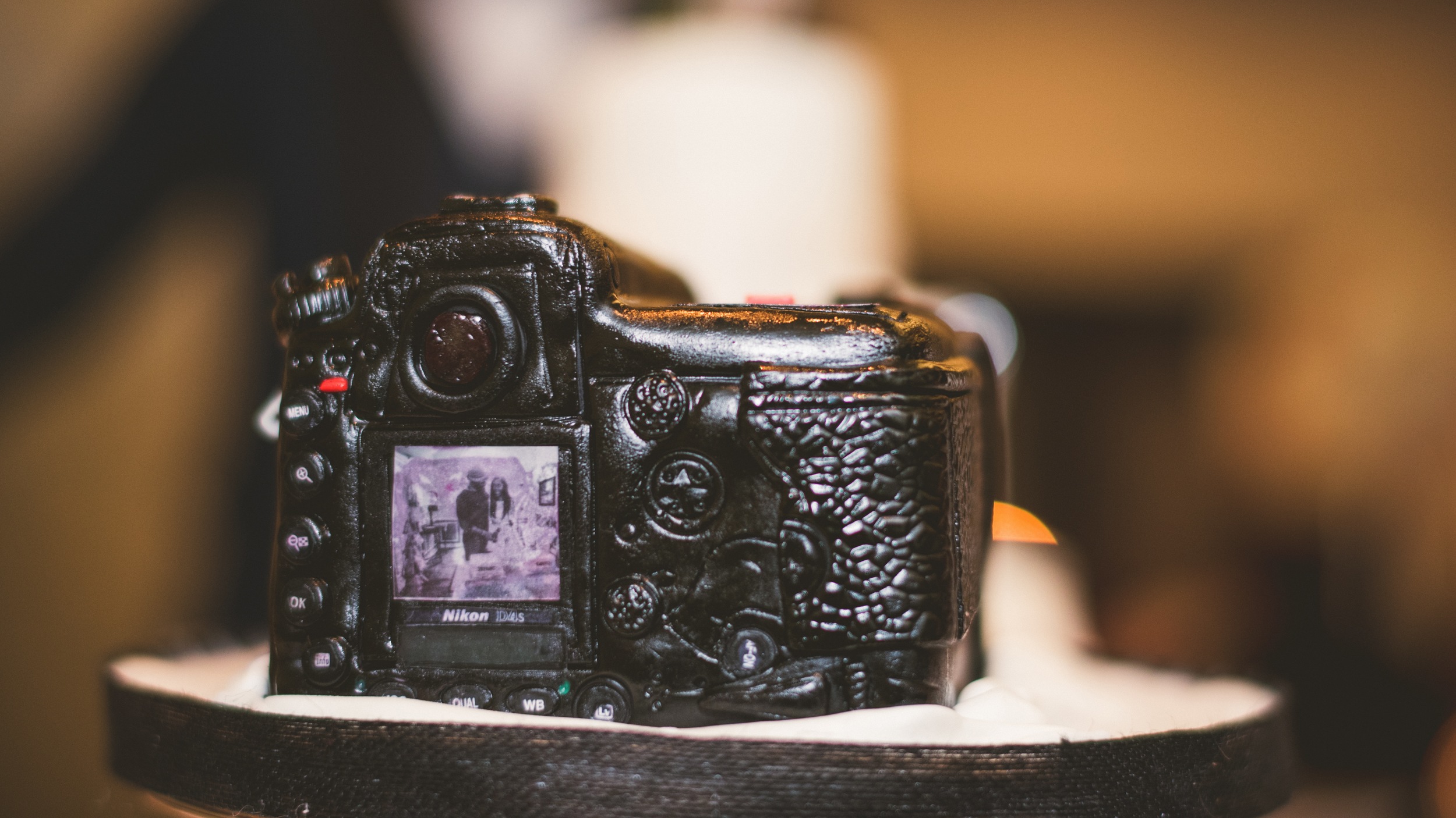 72-nikon-d4s-wedding-cake.jpg