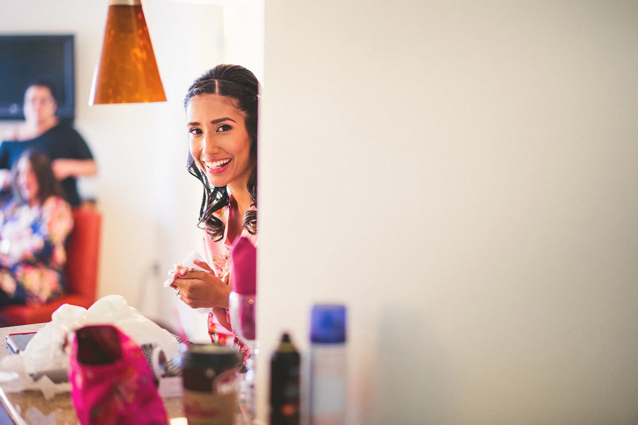 01-bride-prep-candids.jpg