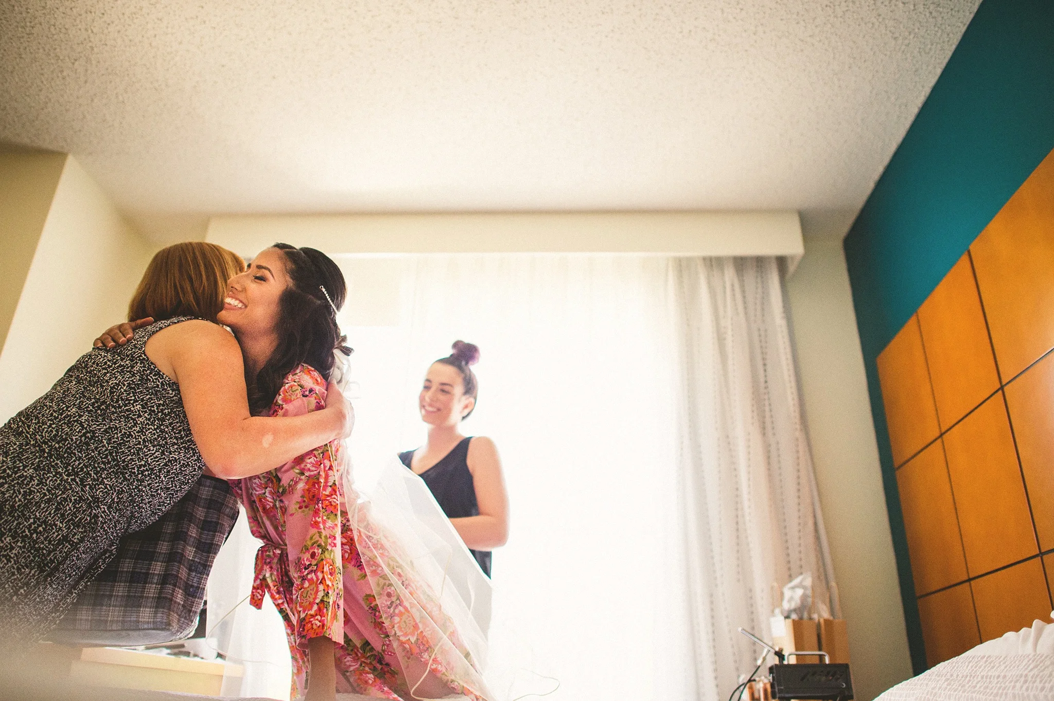 06-bride-mom-hug.jpg