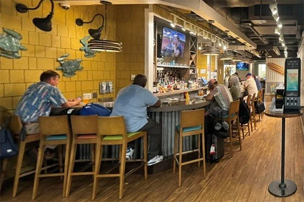 ACS recently completed the renovation of Stinger Ray's at Daniel K. Inouye International Airport (HNL) in Honolulu.
 
Working with @HMSHost, the project transformed the restaurant into a bright, open dining space inspired by Hawaii's coastal characte
