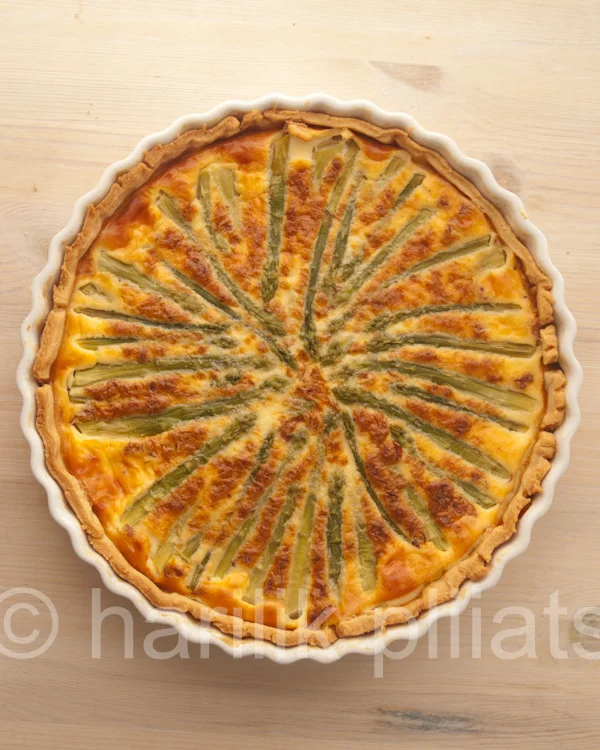 Sparglihooaeg kulmineerus pirukaga