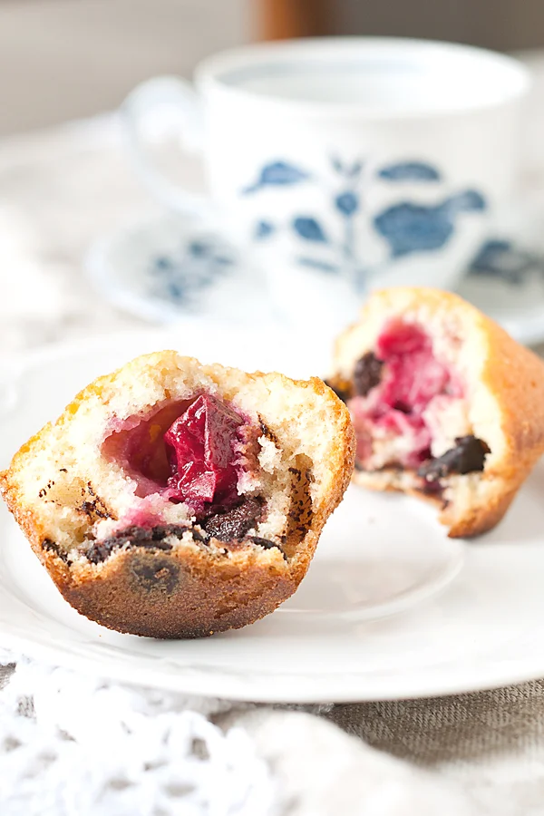 Seespidine pai - muhvin kirsside ja šokolaadiga