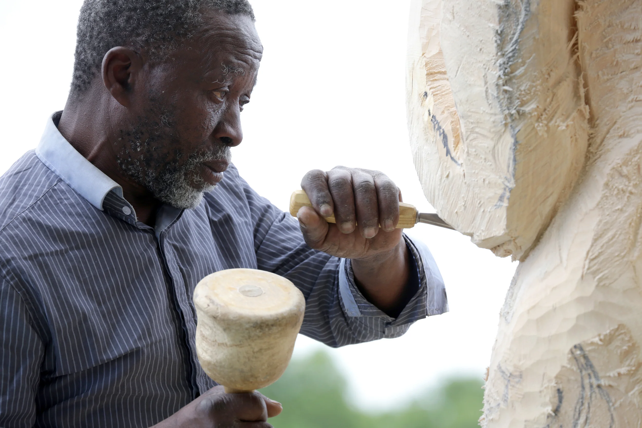 Bordeaux, 2015. A sculptor finds his flow. 