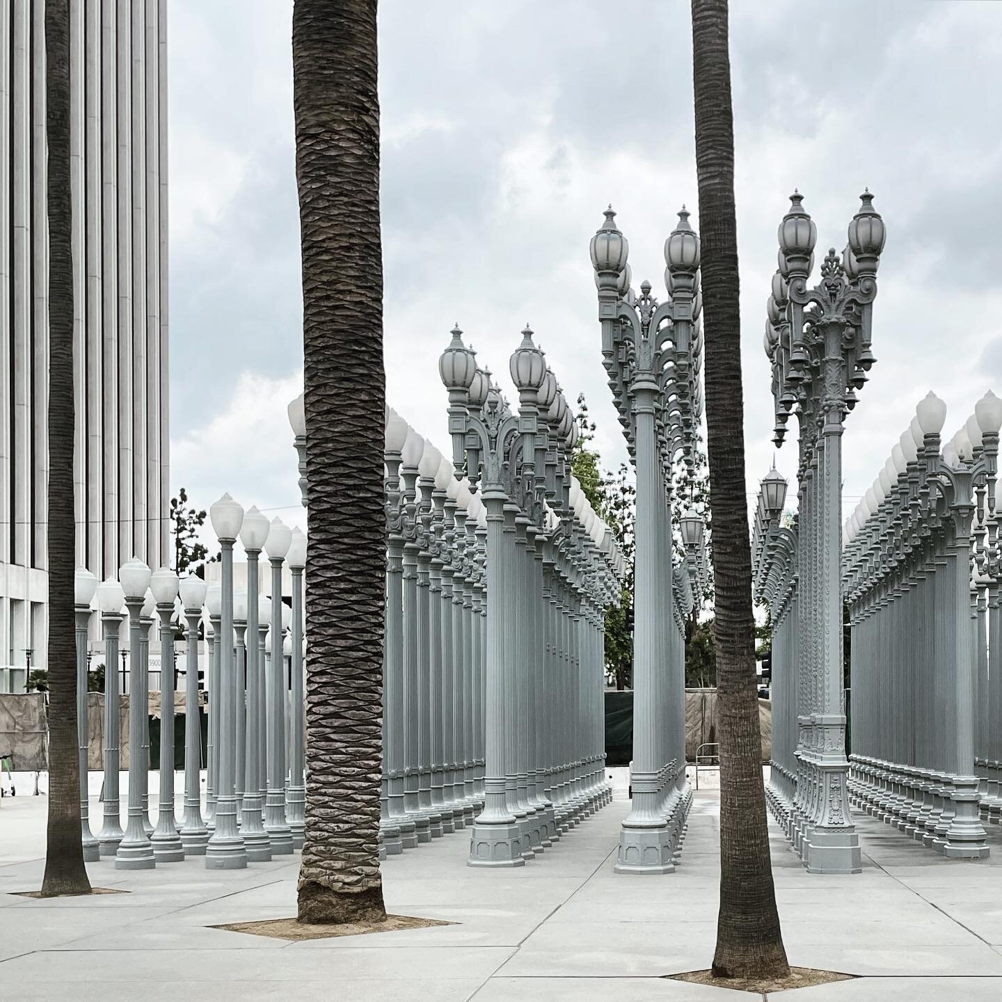 overdose.
&mdash;

#urbanlight #lacma #lacmalights #losangeles #minimal_perfection #architecture_minimal #1_unlimited #architecture #architecture_hunter #conquer_la #discoverla #visitlosangeles #shotoniphone #california #californialove #lavibes #city