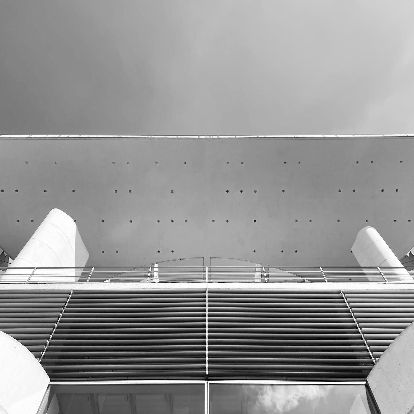 scholz.
&mdash;

#regierungsviertel #bundeskanzleramt #schultesfrankarchitekten #geometry #berlin #berlincity #igersberlin #berlinlove #visitberlin #visit_berlin #architecture #berlinarchitecture #instaarchitecture #architecture_minimal #lookup #faca