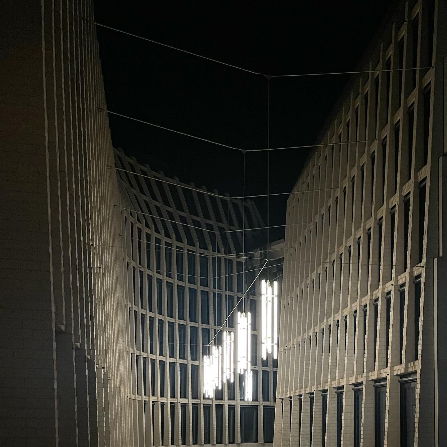 into the night.
&mdash;

#amtacheles #herzogdemeuron #streetlight #lightdesign #facadelovers #minimalism #minimalist #minimal #minimal_perfection #architecture_minimal #1_unlimited #architecture #architecture_hunter #shotoniphone #ig_mnms #uniqlaxori