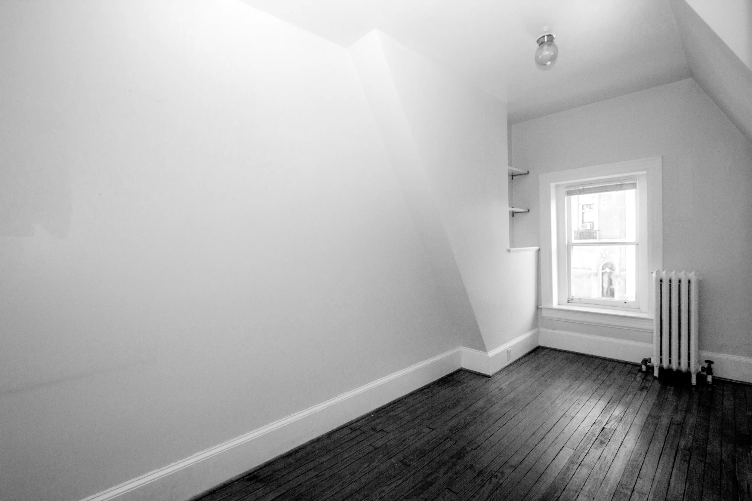 1512 unit 4 small room.jpg