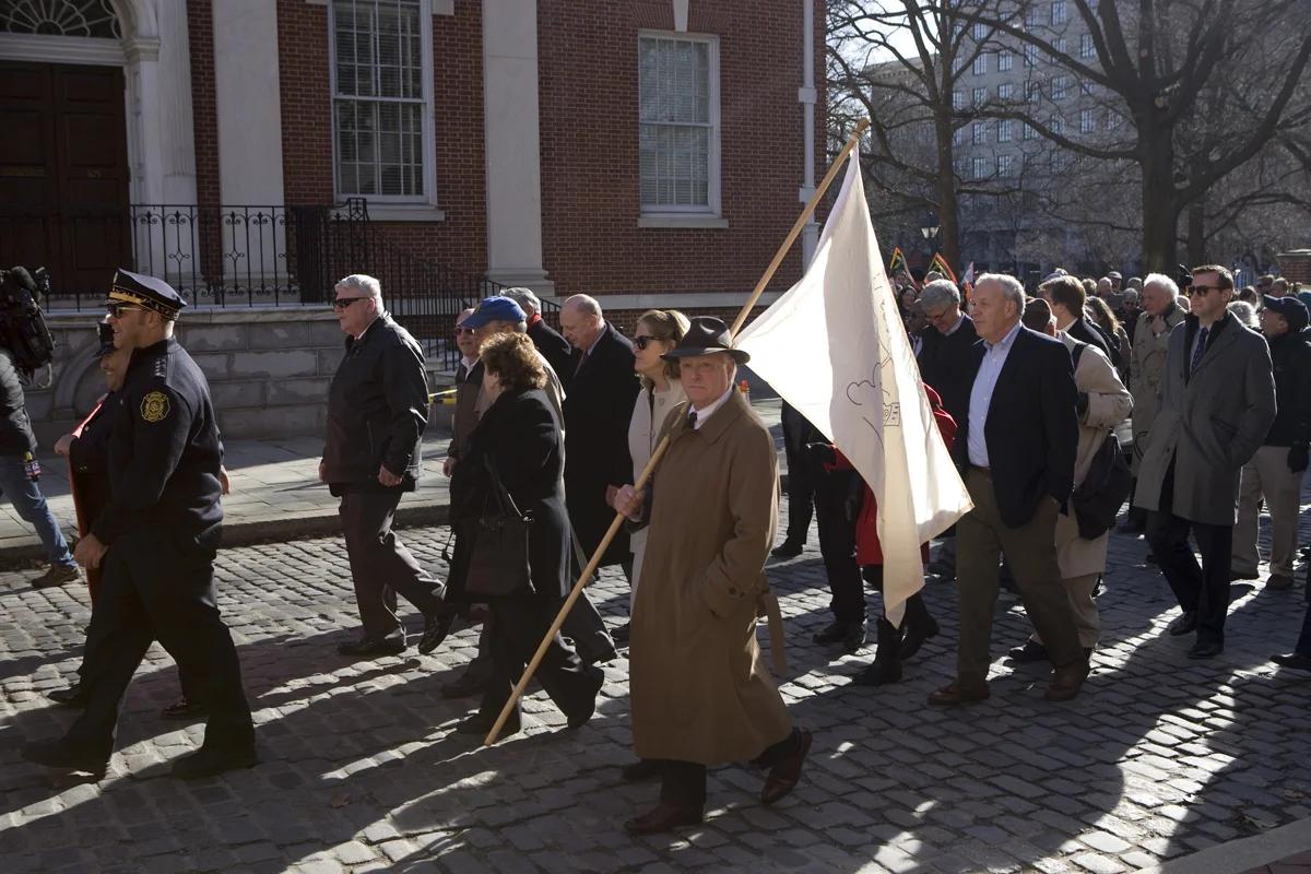 Procession to Franklin's grave