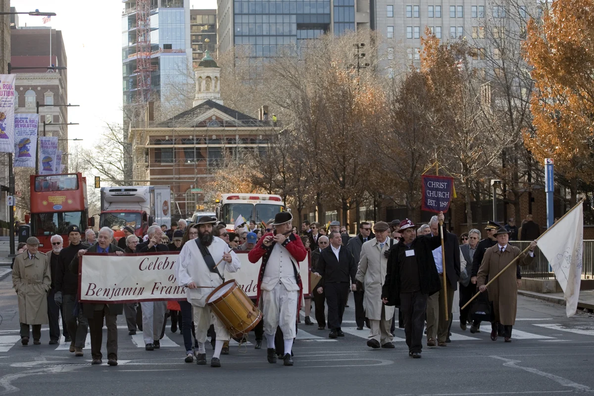Procession to Franklin's grave