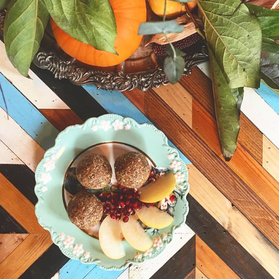 Cinnamon Oat Protein Balls 