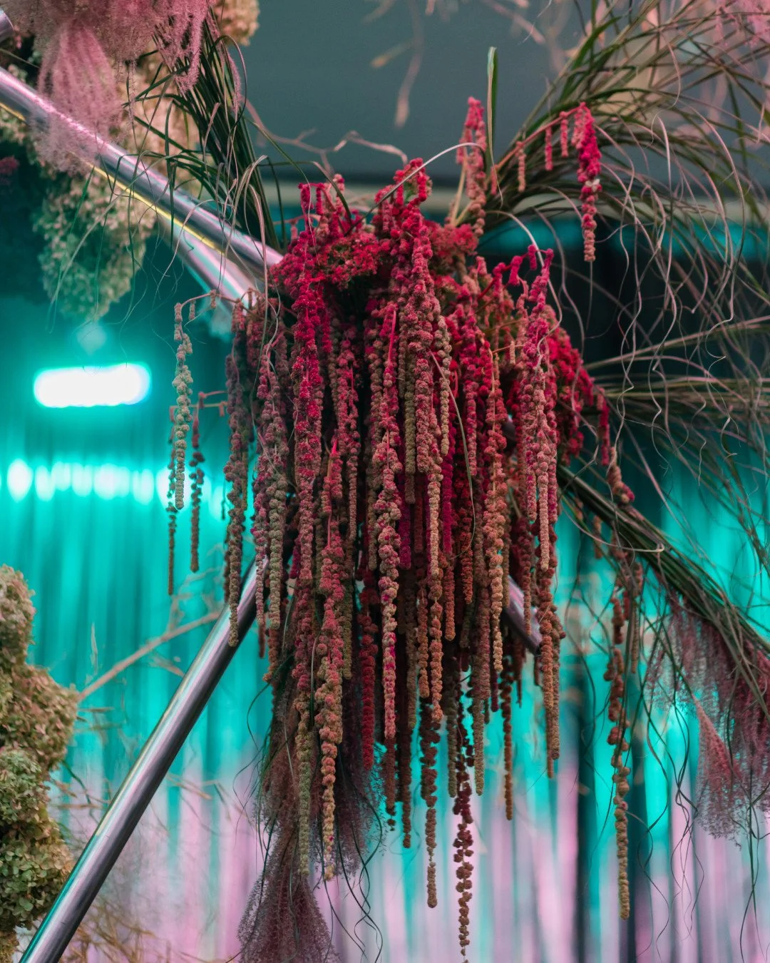 Futuristic florals took center stage. Elements of cascading stems, moody light play, and botanical elements all worked together to become part art piece, part dinner party.⁠
⁠
Client: AGO Art Gallery of Ontario⁠
Project: Art Bash! 2023⁠
Florals: Gunn