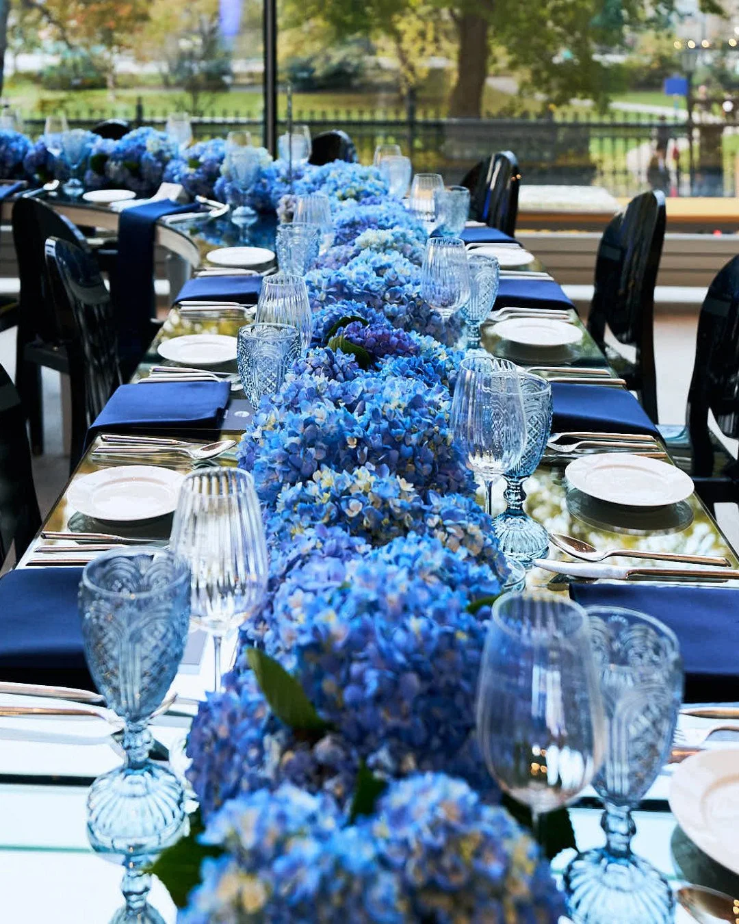 Bringing it back to a evening celebrating the next generation of Canadian opera talent. With design and detail adding to the drama through cobalt hydrangeas, mirrored tables, and silver spheres.⁠
⁠
Client: Canadian Opera Company⁠
Project: COC 10th An
