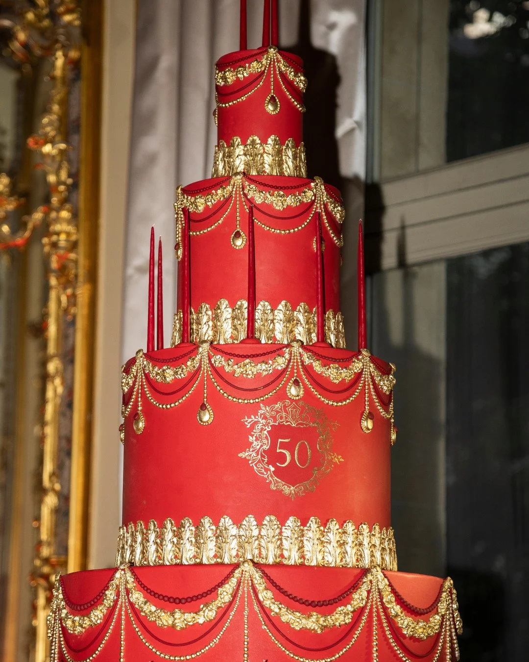 The birthday celebration unfolded at the legendary La Maison Baccarat. A space already known for its shades of red, gilded accents, and cascading florals set in one of Paris&rsquo; most elegant spaces.⁠
⁠
Centrepiece of the evening: a towering, six-t