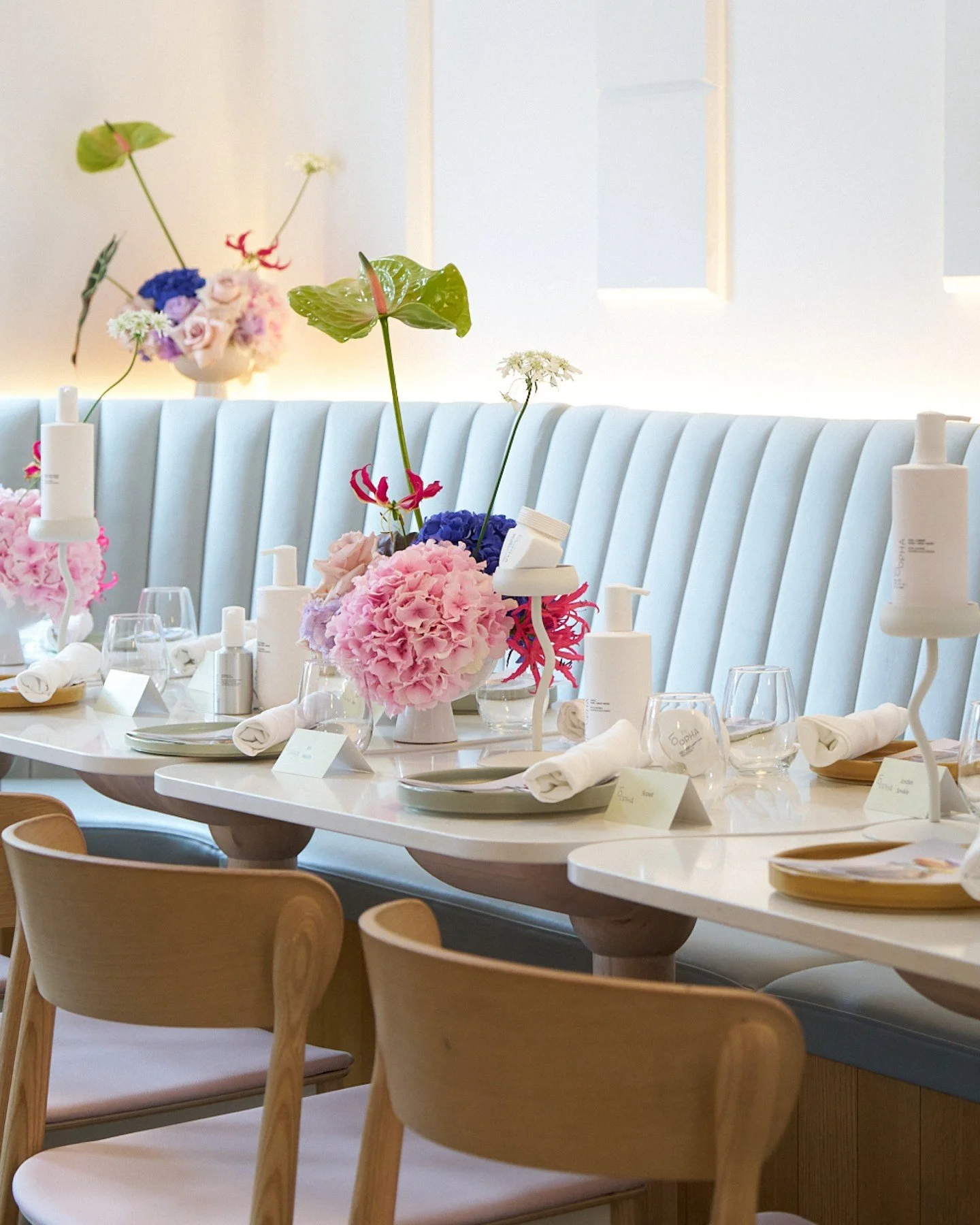 Chapter 3: @LOoPHA took over SARA restaurant with a sensory escape featuring a scent-led lunch layered in experience.⁠
⁠
Artful colourful florals, curated cocktails, and an iconic bubble tower brought the LOoPHA collection to life in a space that fel