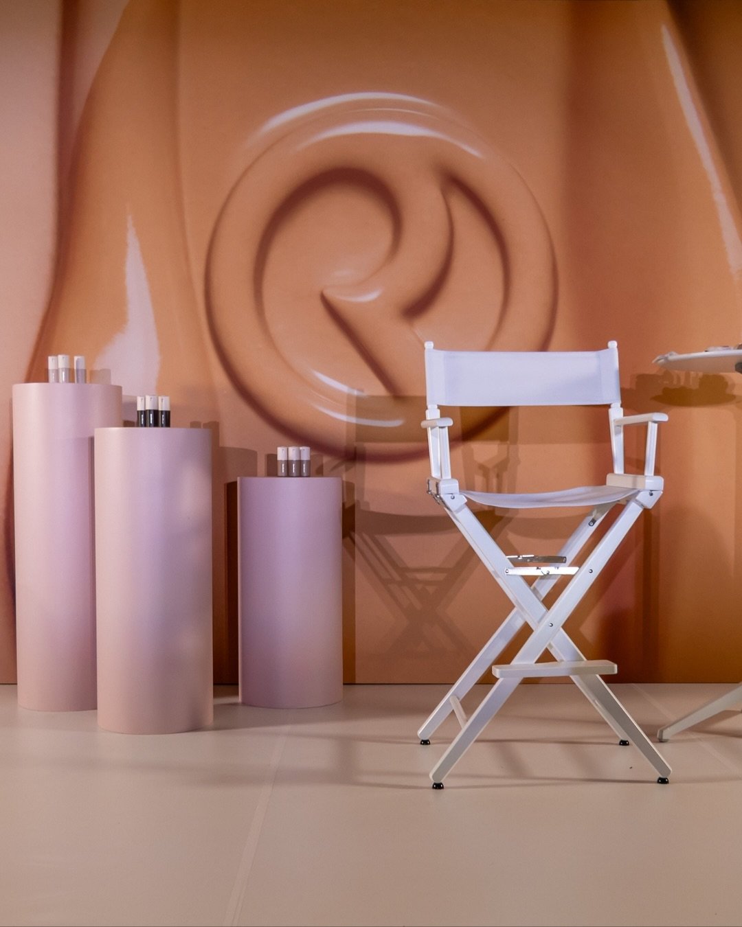The @rarebeauty True to Myself Foundation launch began with a masterclass in skin, shade, and intention.

Celebrity makeup artist @hungvanngo led a live masterclass alongside @selenagomez while guests followed along at their own vanity station in rea