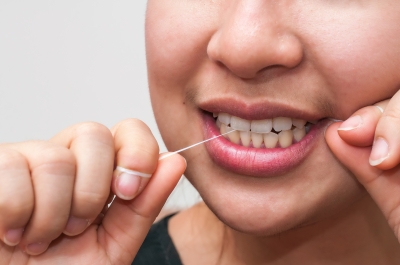 Kids - Traditional String Floss vs. Floss Picks – Which One is Better? — Mint Kids Dentistry