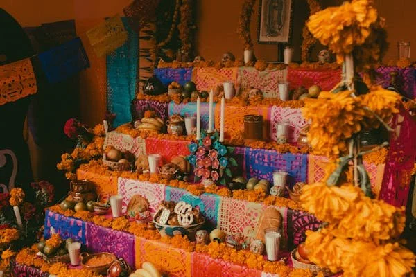 free-photo-of-candles-and-decorations-on-altar-for-dia-de-muertos.jpg