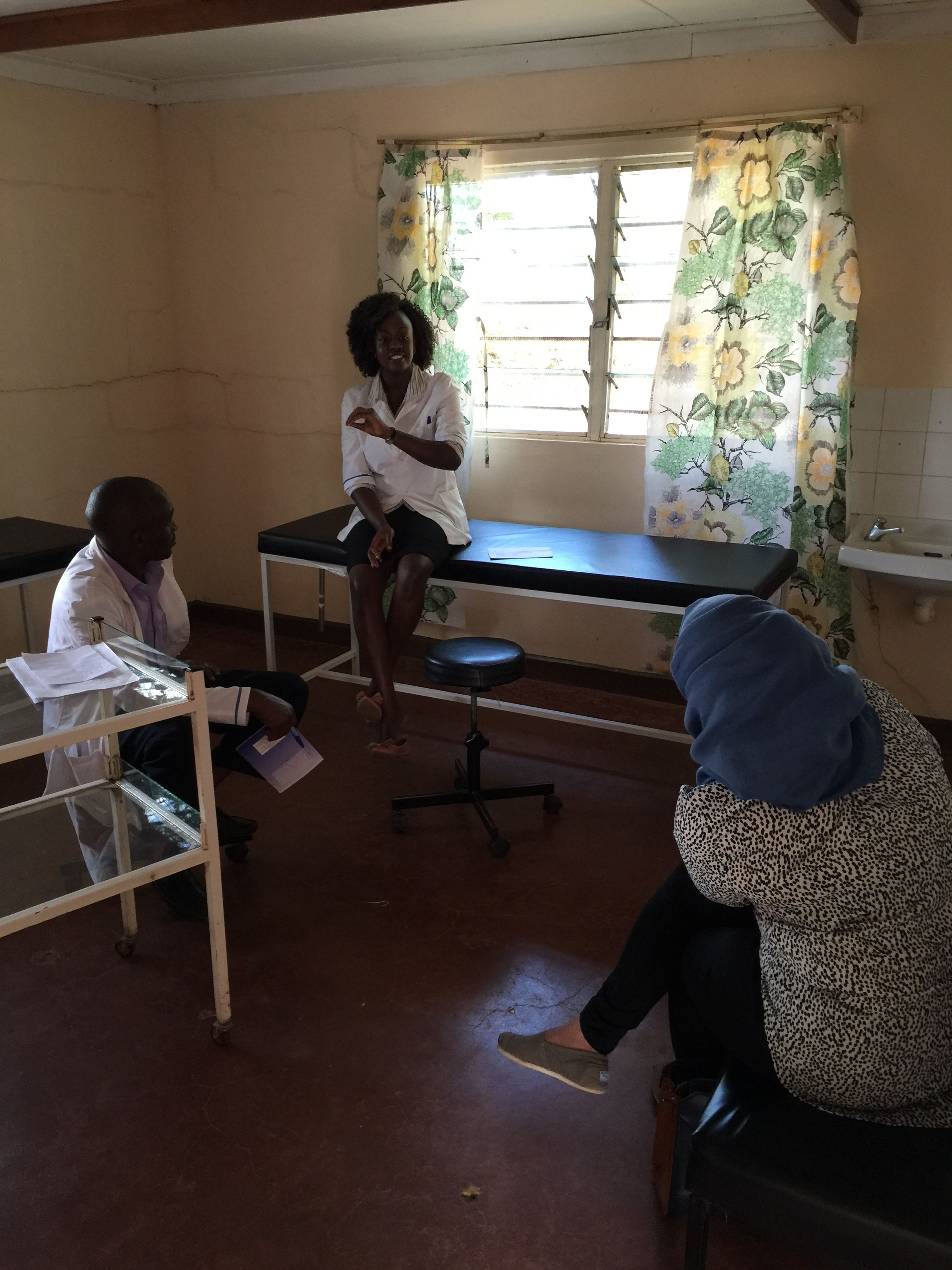 Dr. Sidiqa, Jemimah and Noah discussing how the cataract surgeries will work tomorrow. It was also an opportunity to review how the weekly vision clinic is going. 