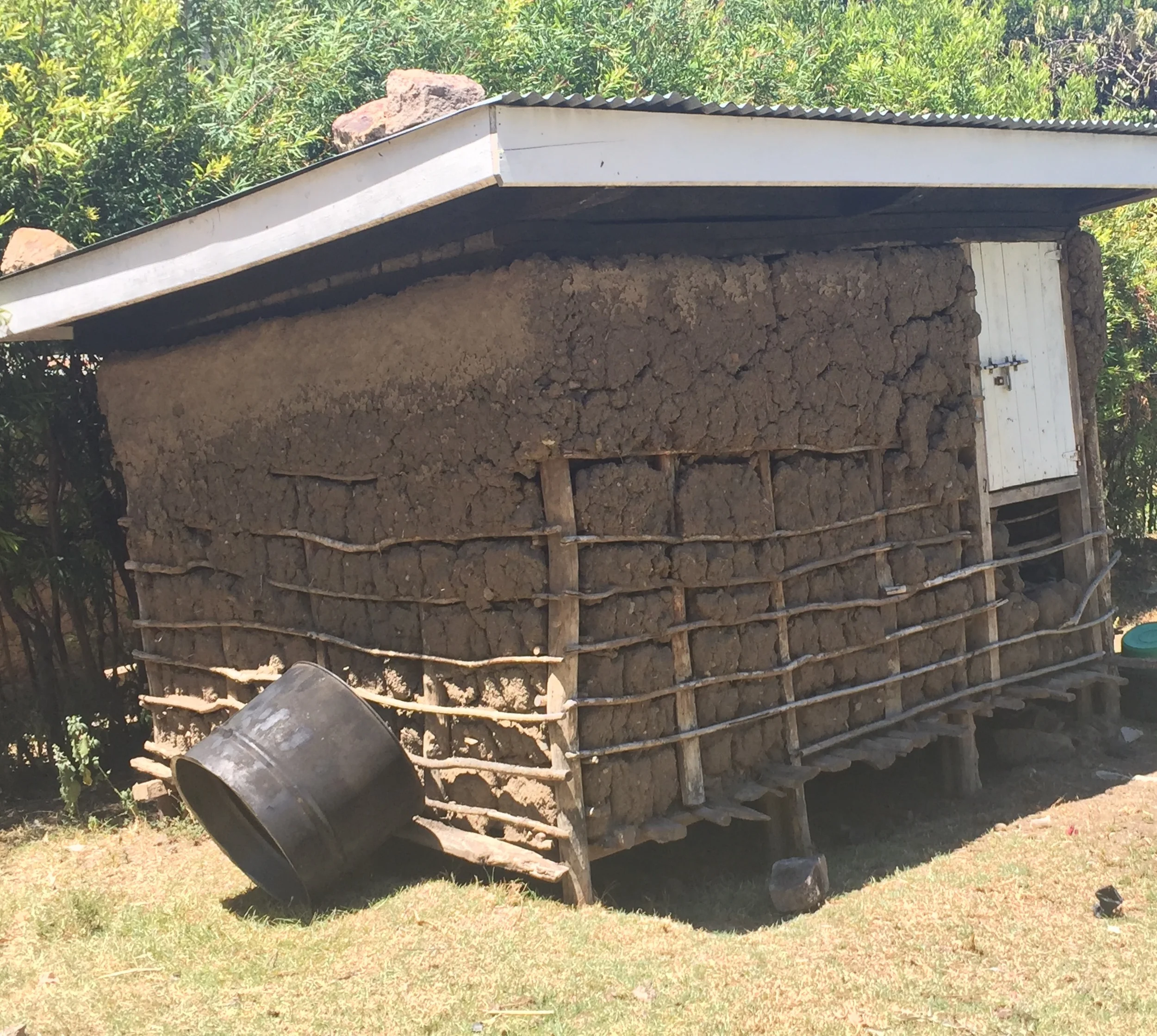 Storage space for maize. The structure is made of mud. 