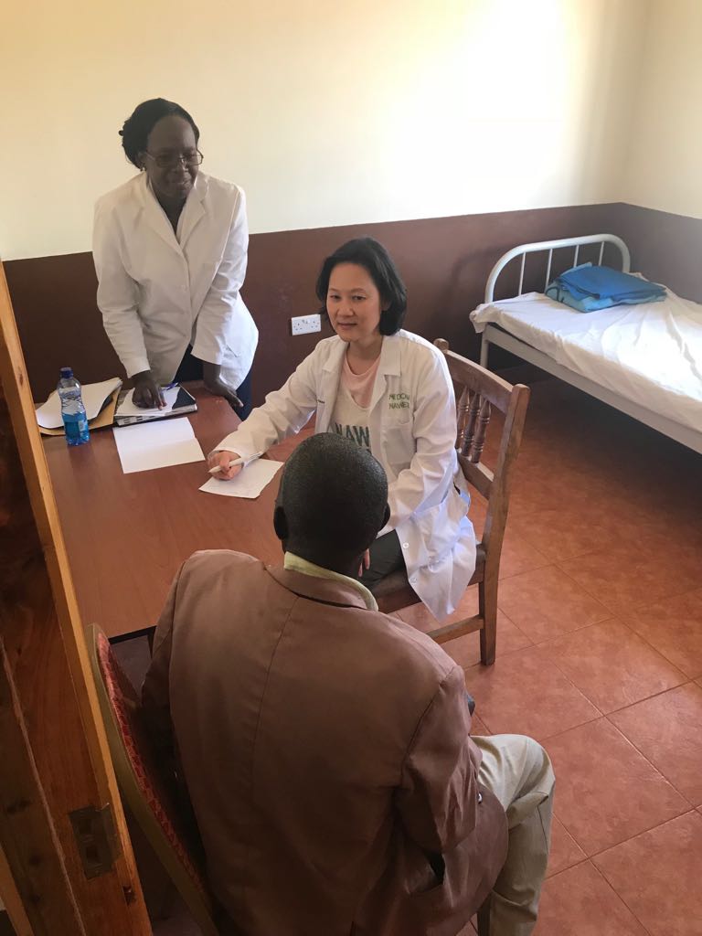  Dr. Sue and Phoebe consult with patient 