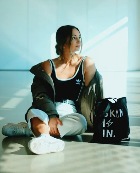 ART GALLERY HANGOUTS