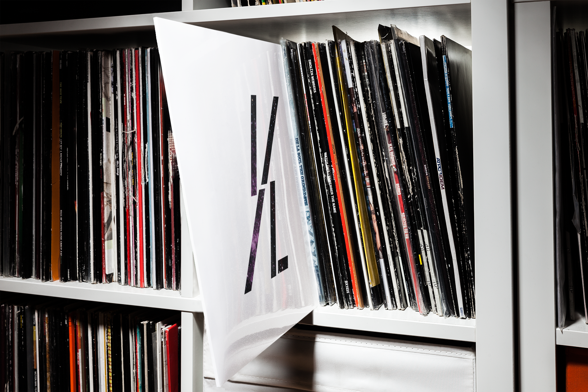 SAGA2020MockVinyl[shelf].png