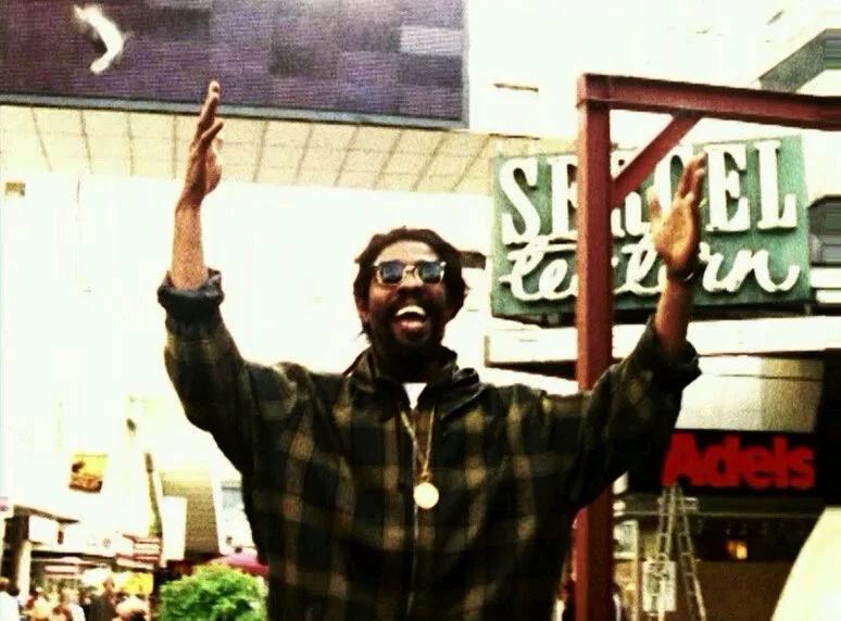 Hela Da&rsquo;n av legendariska Daddy Boastin ute &ouml;verallt p&aring; en digital grej n&auml;ra dig. 
Musik: Daddy Boastin, @DJ_Rock_Ski_Original, @Desmond_Foster.
Text: Daddy Boastin
Introduktion av @Leafnuts
Producerad av @DJ_Rock_Ski_Original, 