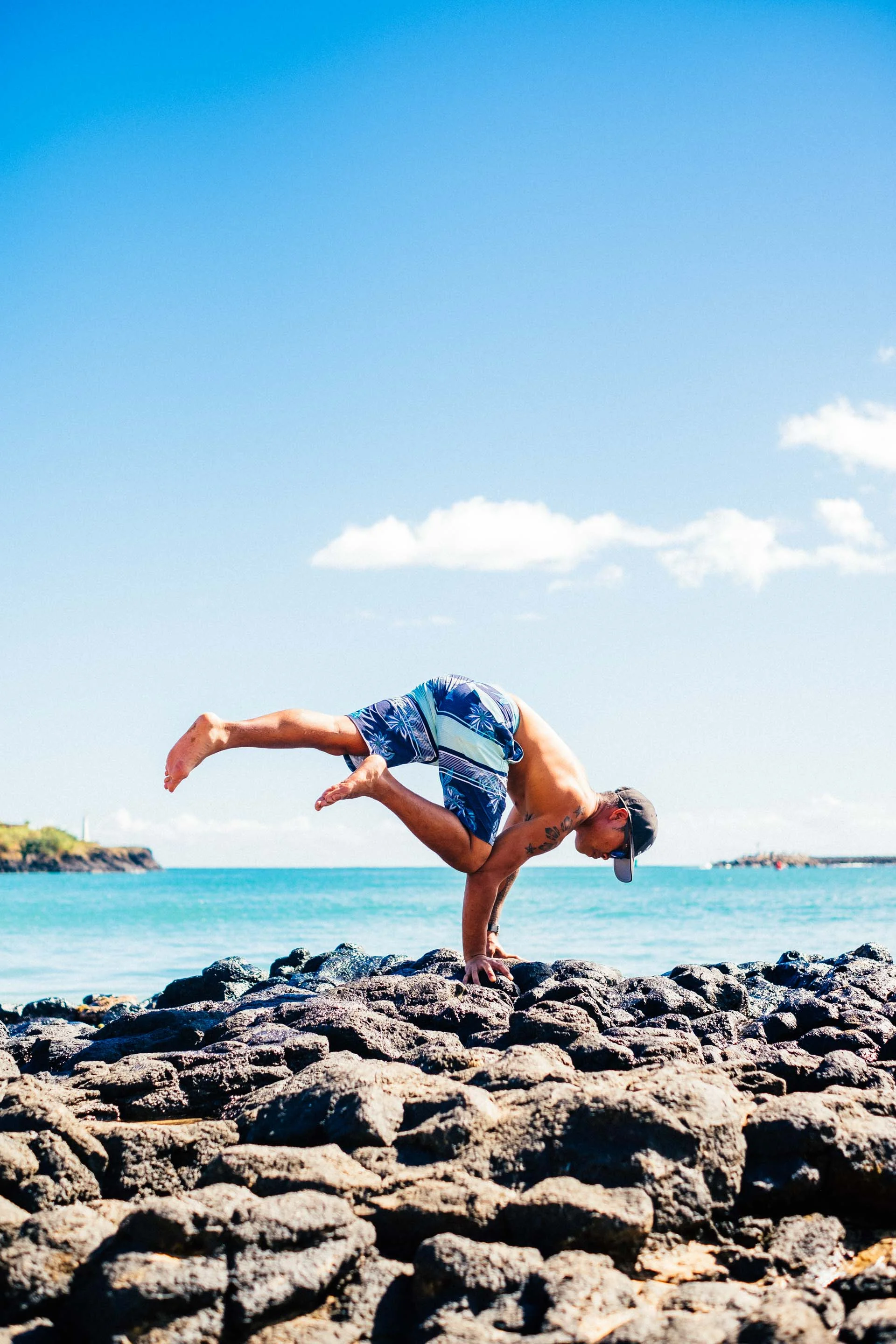 gritchelle-photography-hawaii-handstand-2.jpg