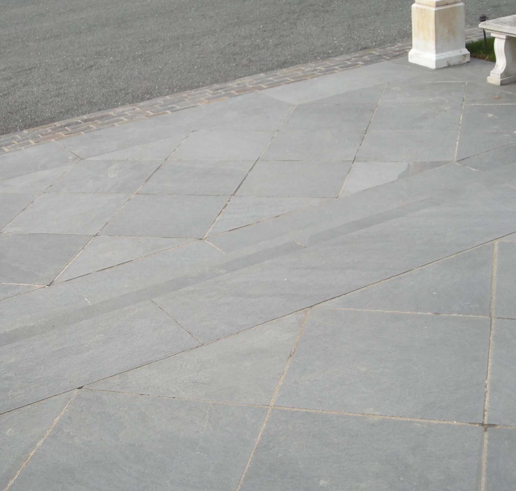 2-Alcove Thermaled Flagstone.JPG