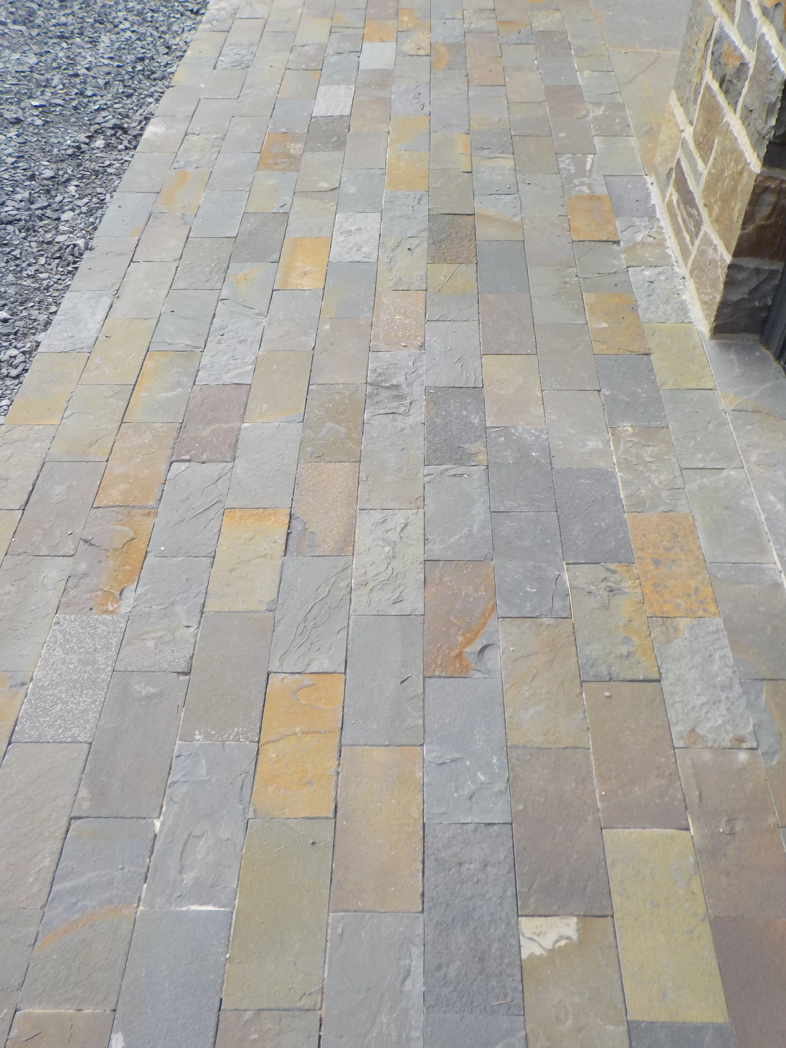 1-Alcove Sawn Edged Paving Block_Natural Cleft.JPG