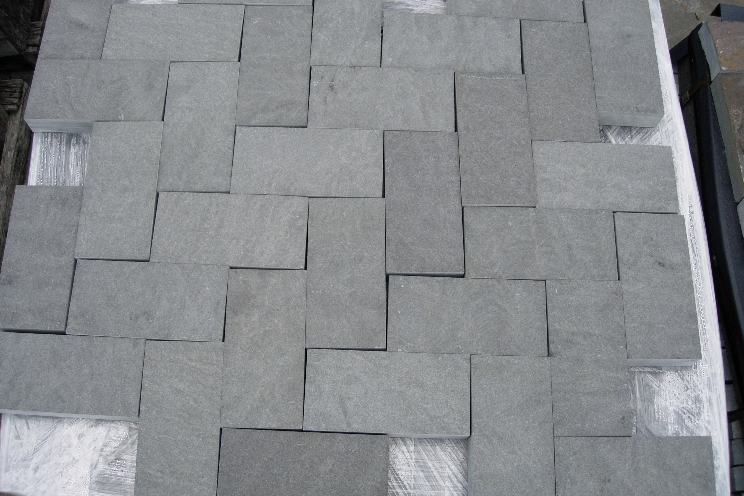 3-Alcove Sawn Edged Paving Block_ Thermaled.JPG