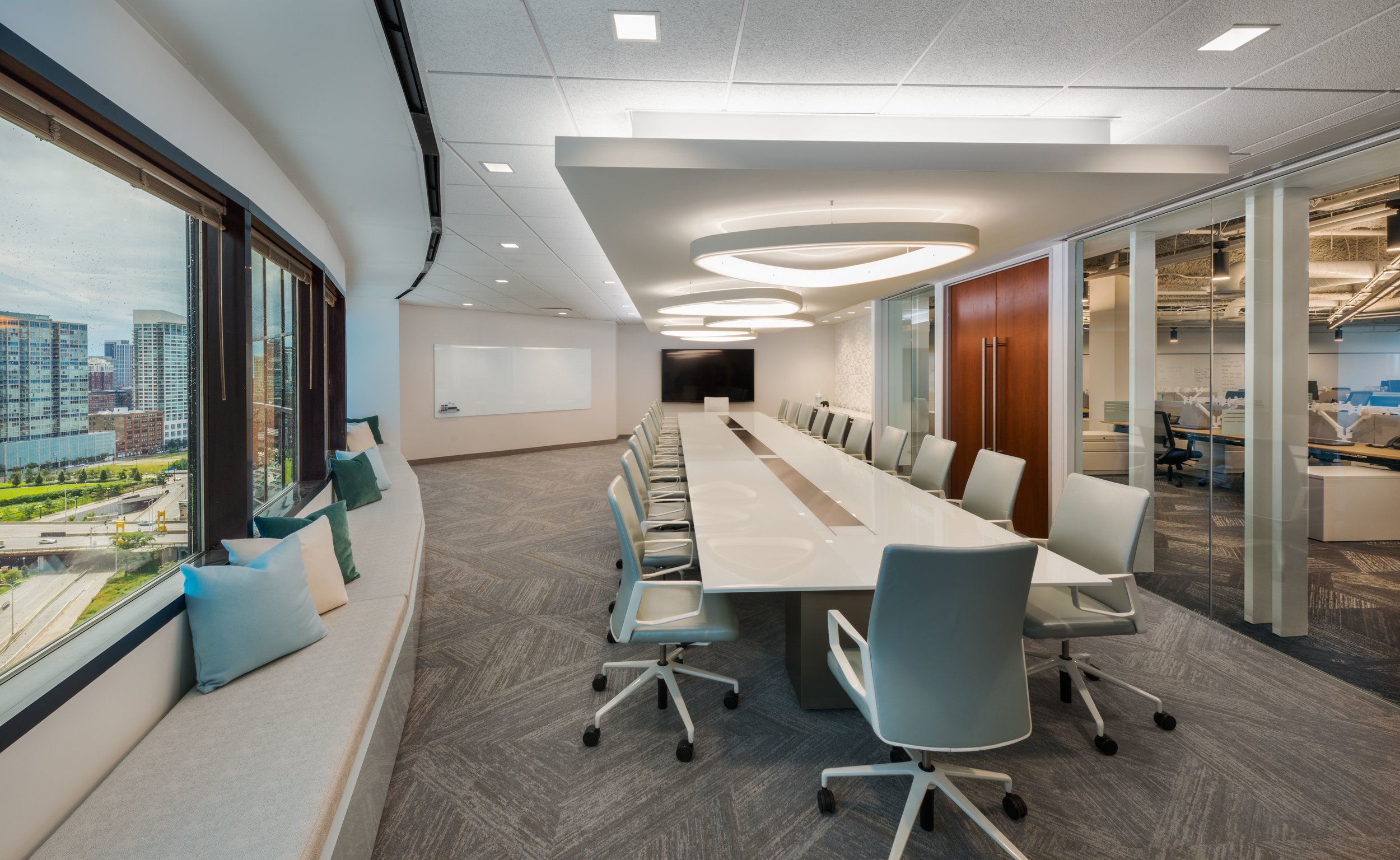 82-design-by-whitney-architects-for-winsight-medias-illinois-office-aesync_0_0_.jpg