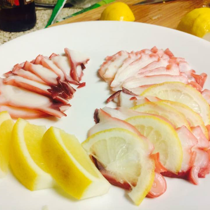 adding a thin slice of lemon adds fragrance and a different texture to the octopus