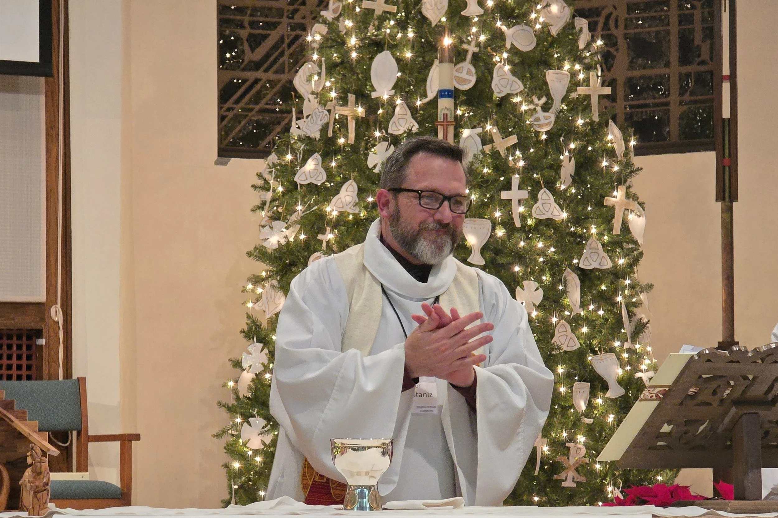 Pastor Matt Communion (1).jpg