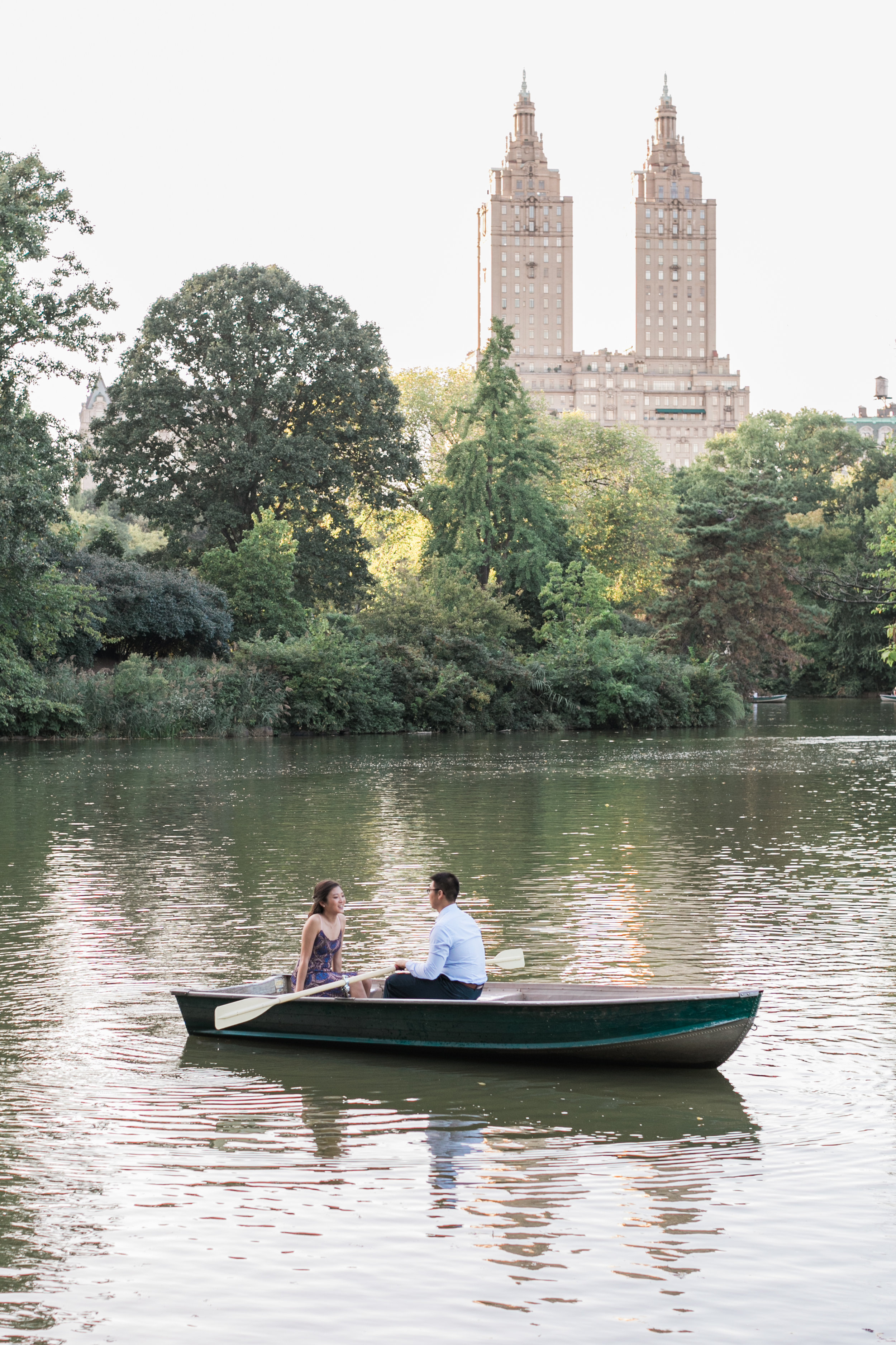 central-park-boathouse-engagement1.jpg