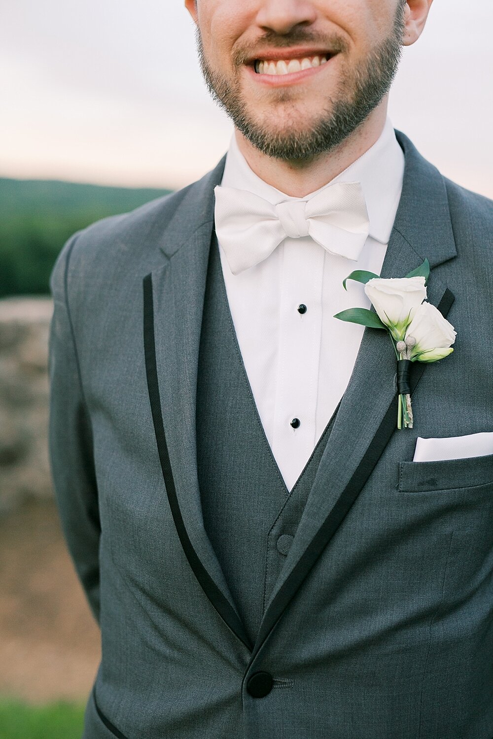 groom's grey suit and ivory floral boutonnière