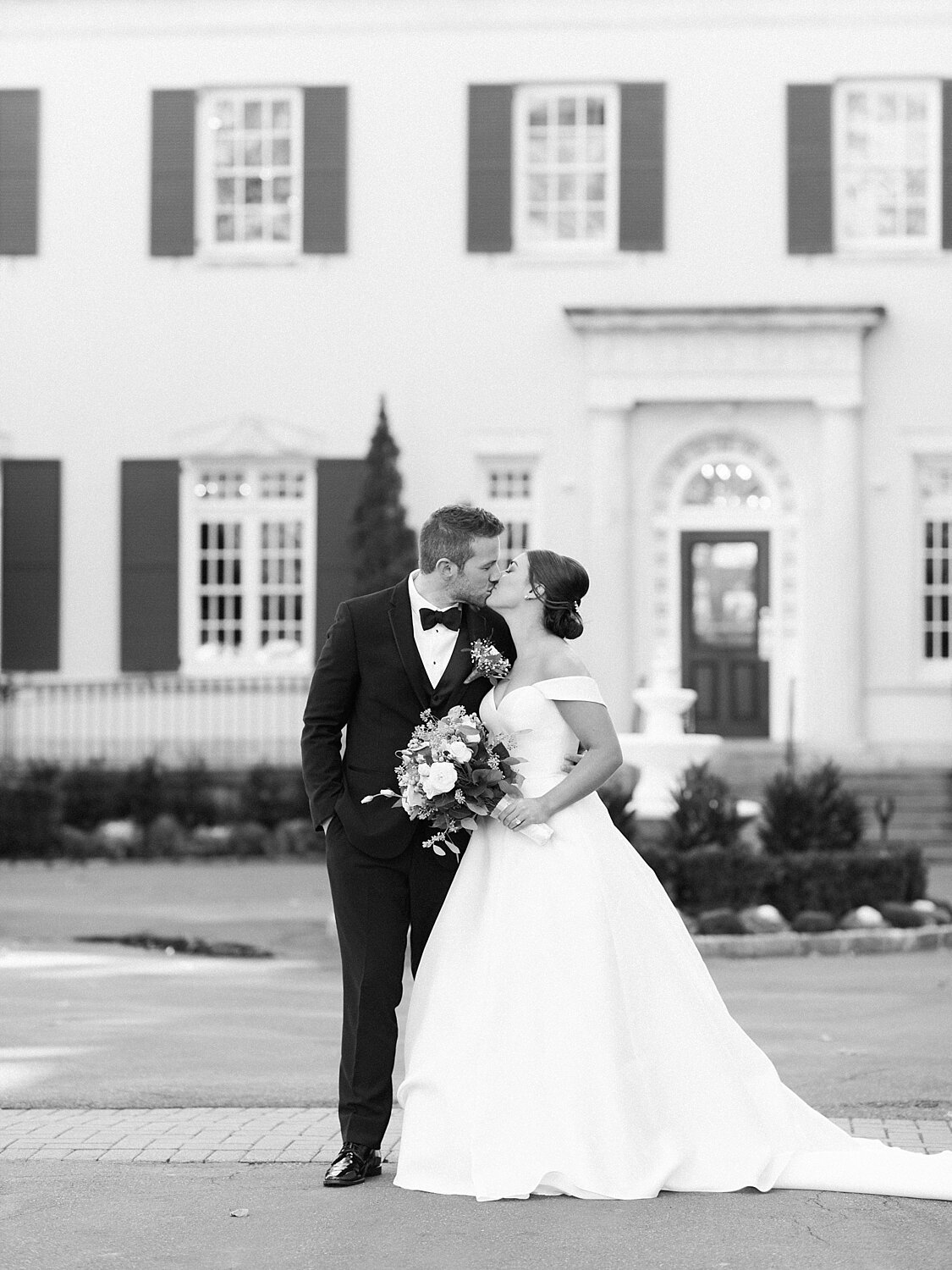 Mansion at Oyster Bay wedding portraits by Asher Gardner Photography