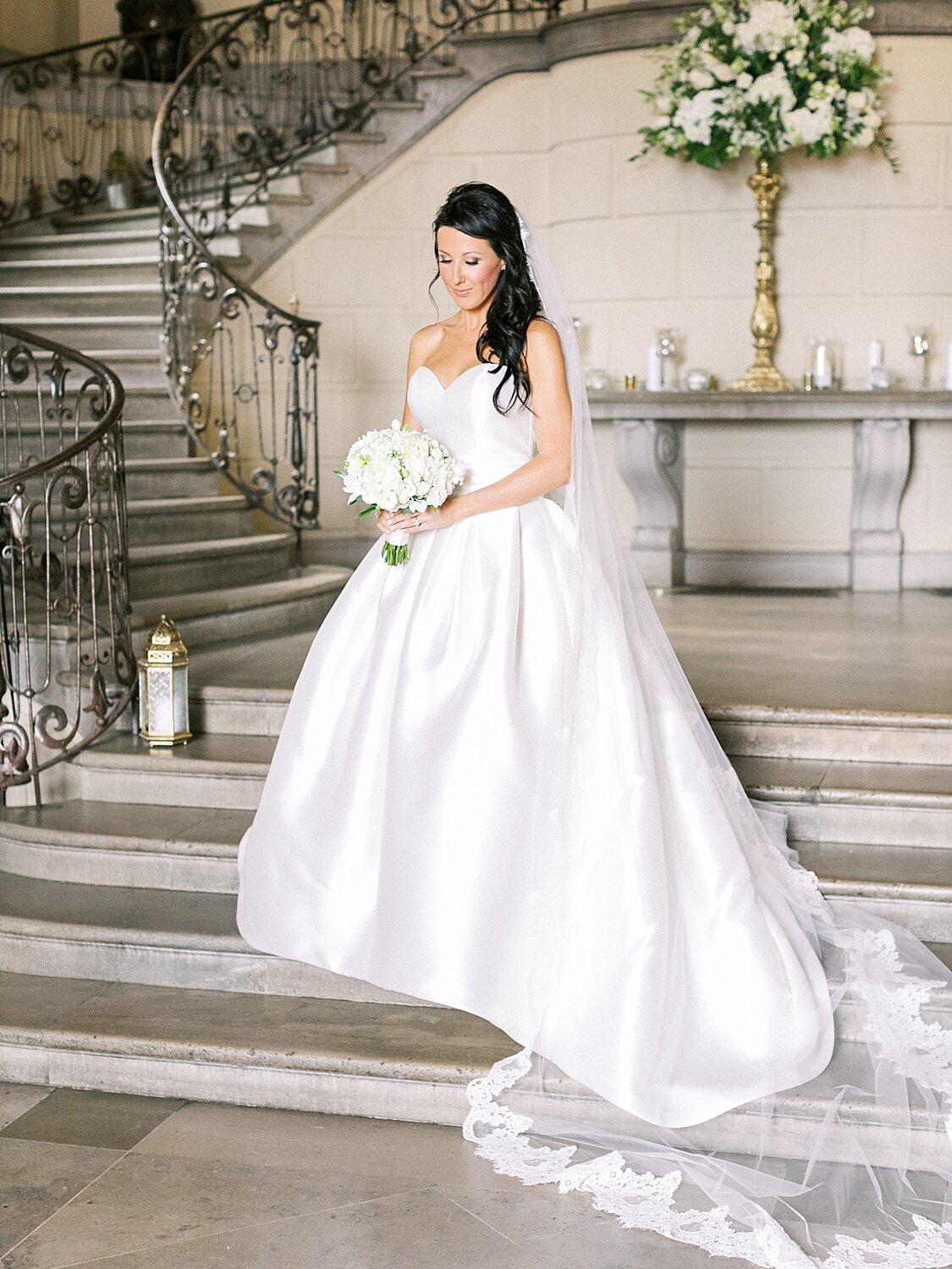 Asher Gardner Photography photographs bride on steps of Oheka Castle