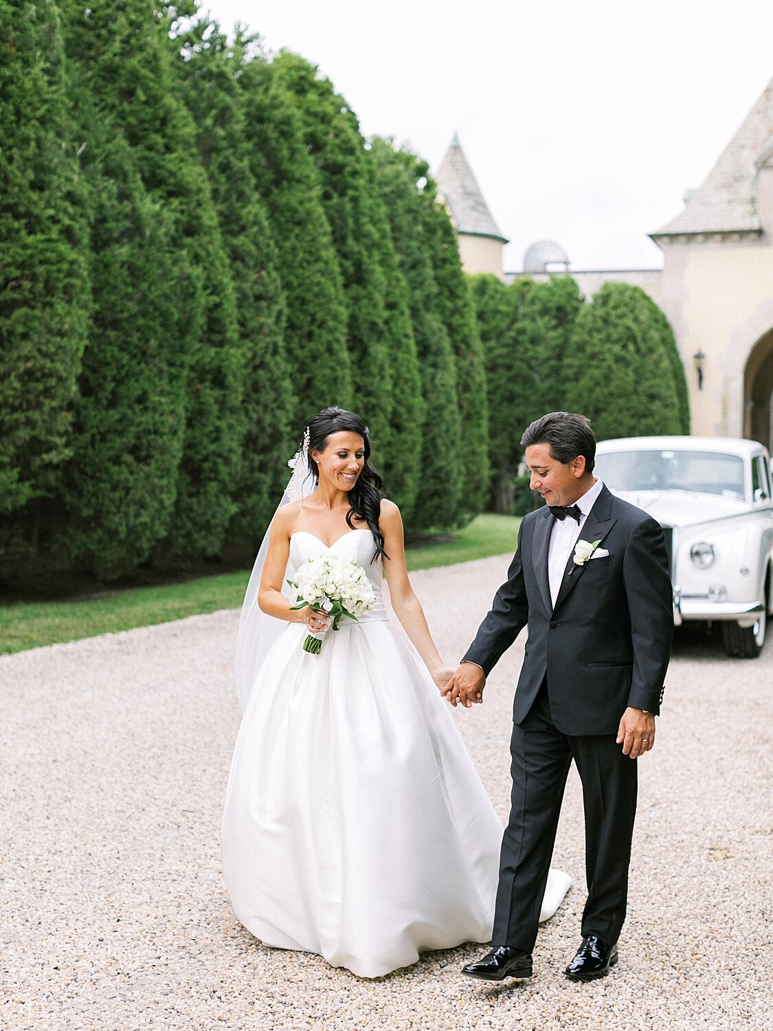 classic wedding portraits at Oheka Castle with Asher Gardner Photography