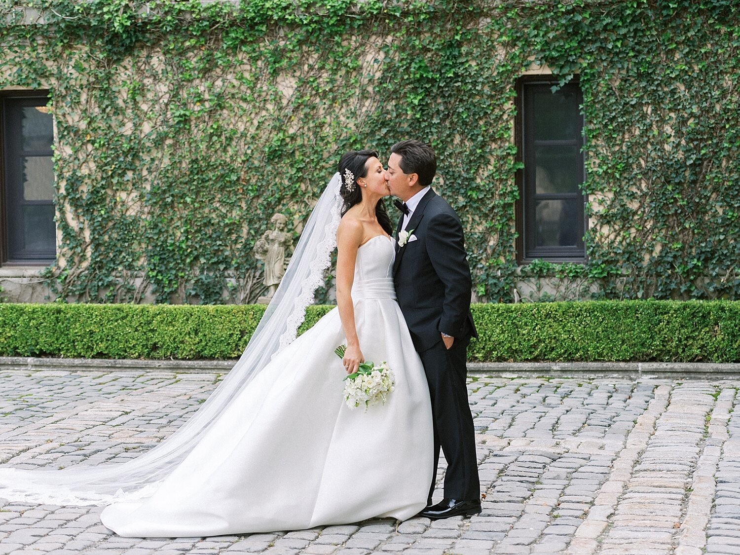 wedding photos at Oheka Castle by Asher Gardner Photography