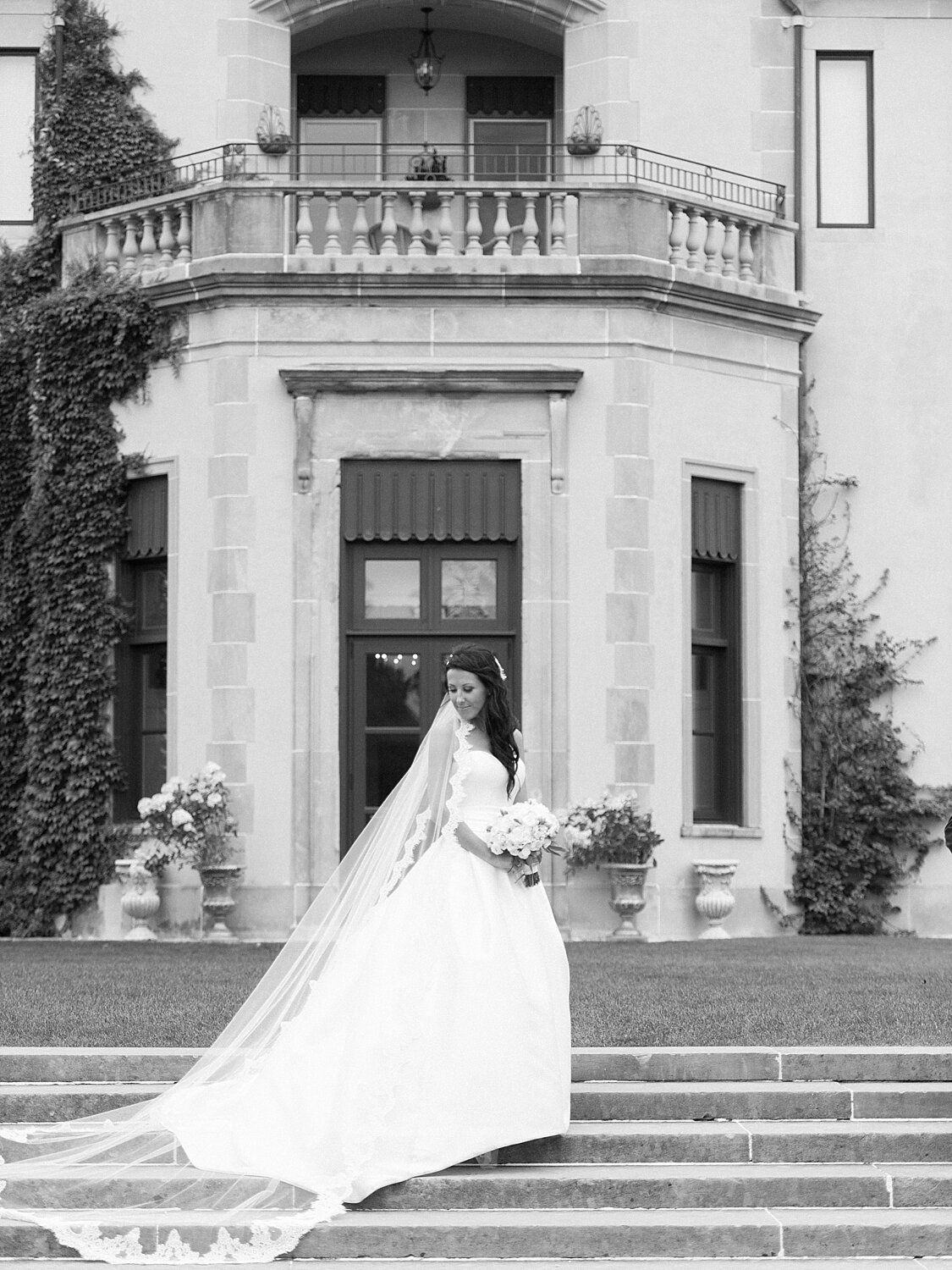 bridal portraits at Oheka Castle with Asher Gardner Photography