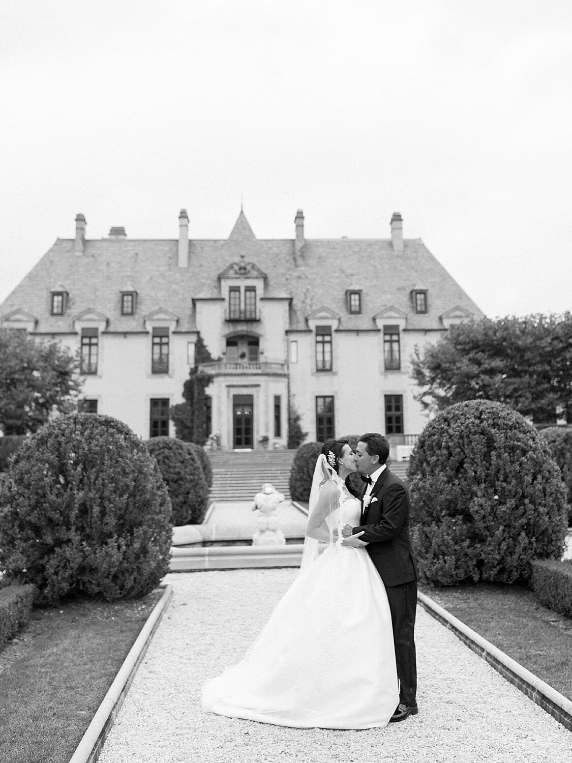 wedding portraits at Oheka Castle by Asher Gardner Photography