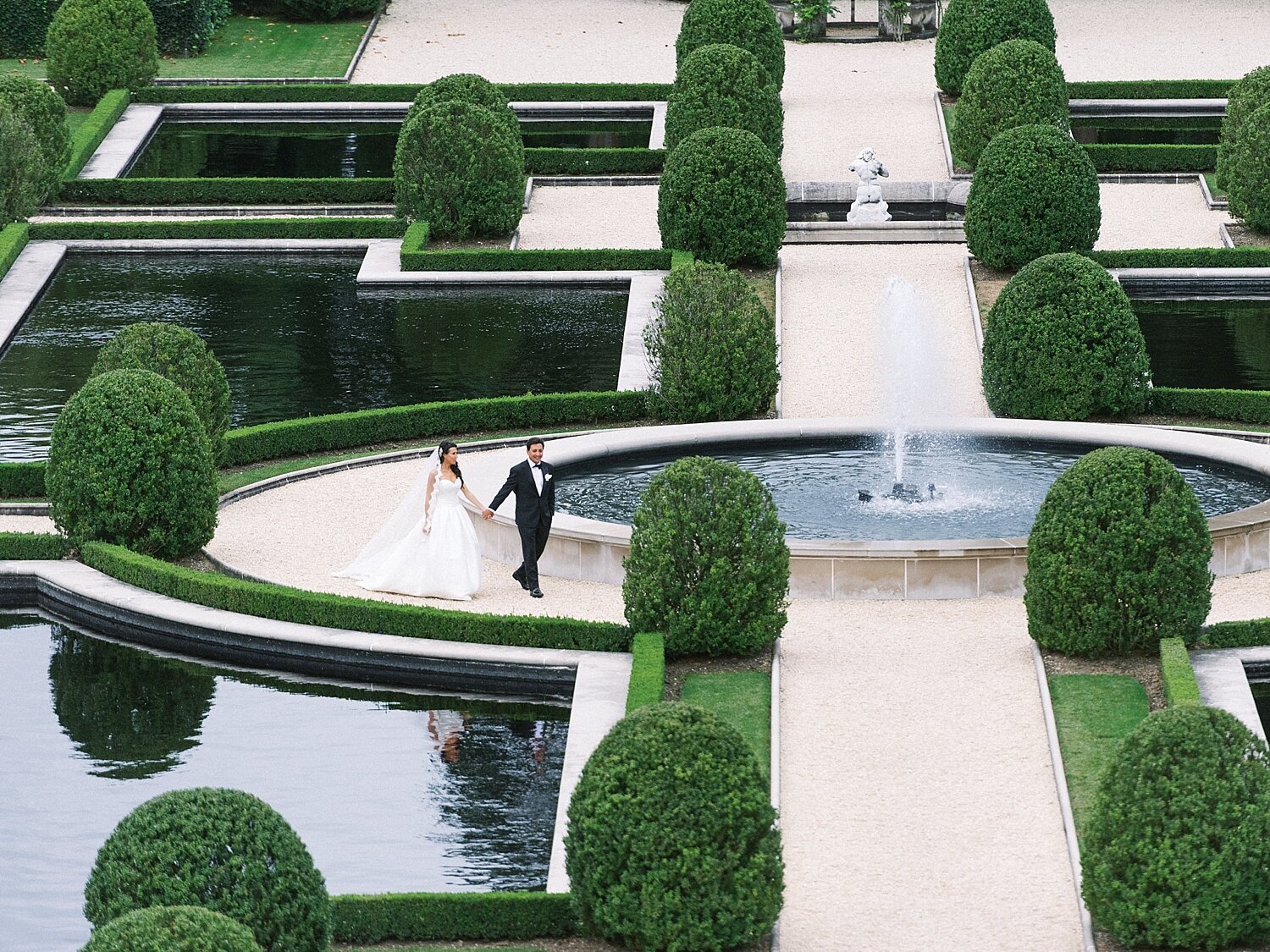 wedding portraits in gardens of Oheka Castle by Asher Gardner Photography