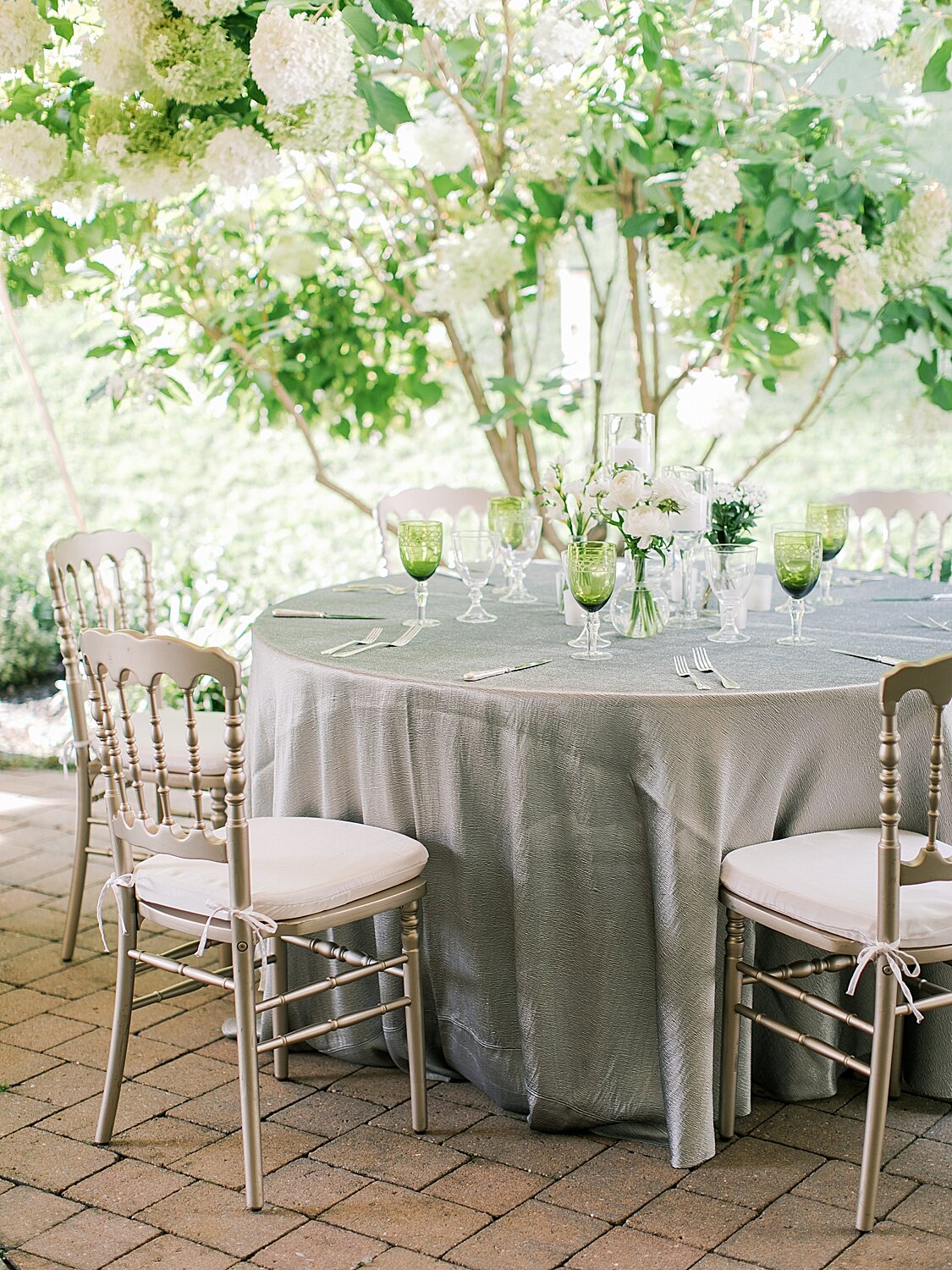 stylish private home wedding reception on patio | Stylish Private Home Wedding Inspiration | Asher Gardner Photography